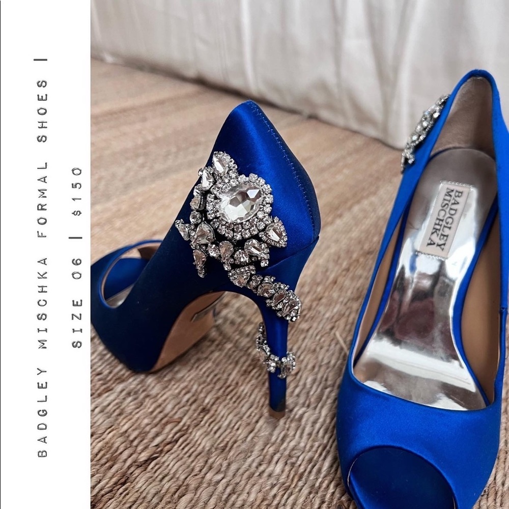 Badgley Mischka Blue Rhinestoned Formal Shoes